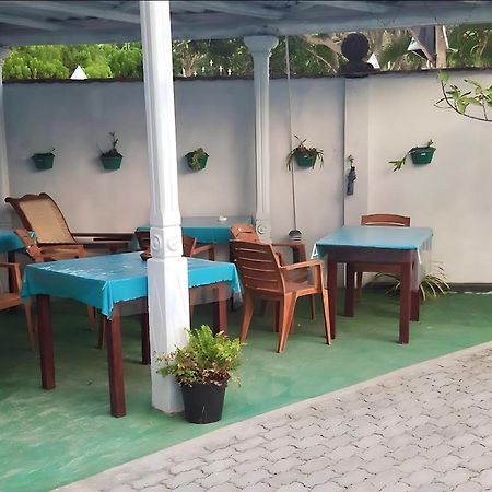 Traveller'S Hostel Хіккадува Екстер'єр фото