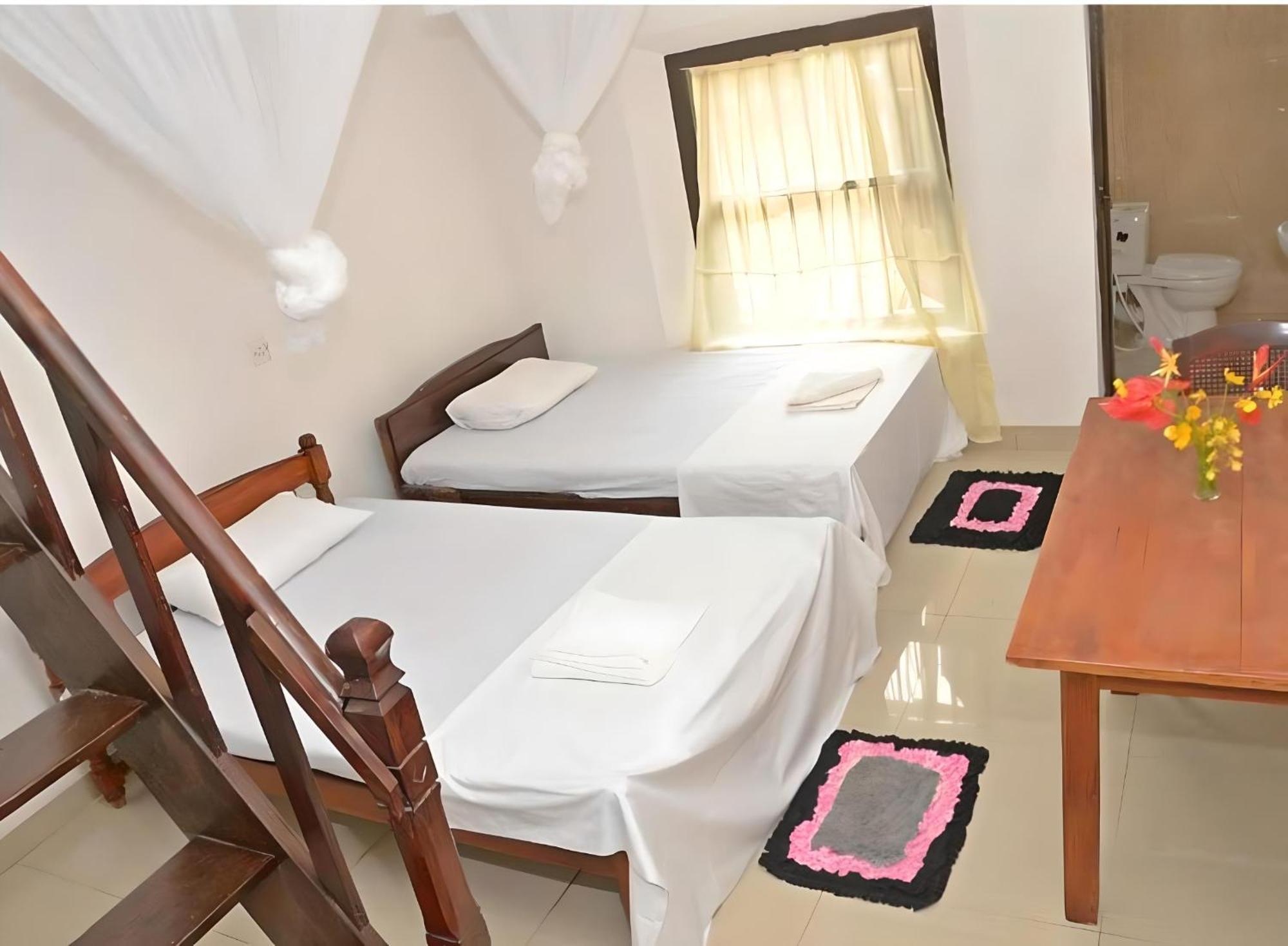 Traveller'S Hostel Хіккадува Екстер'єр фото