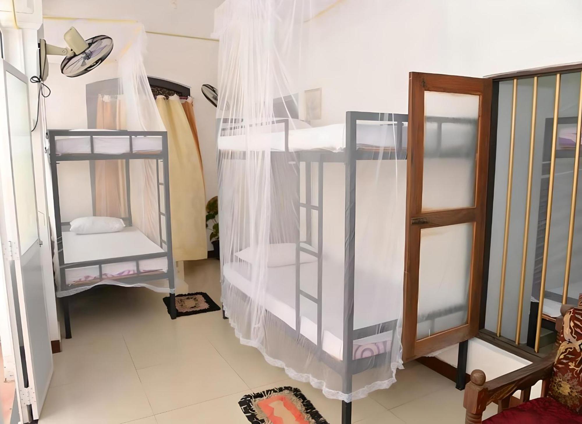 Traveller'S Hostel Хіккадува Екстер'єр фото