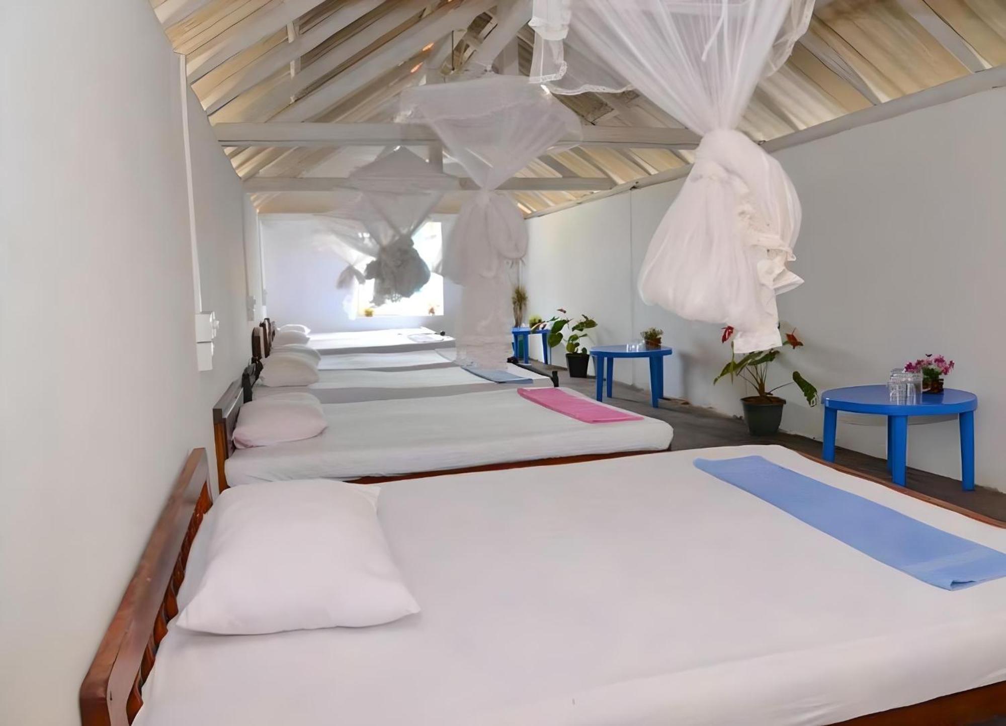 Traveller'S Hostel Хіккадува Екстер'єр фото