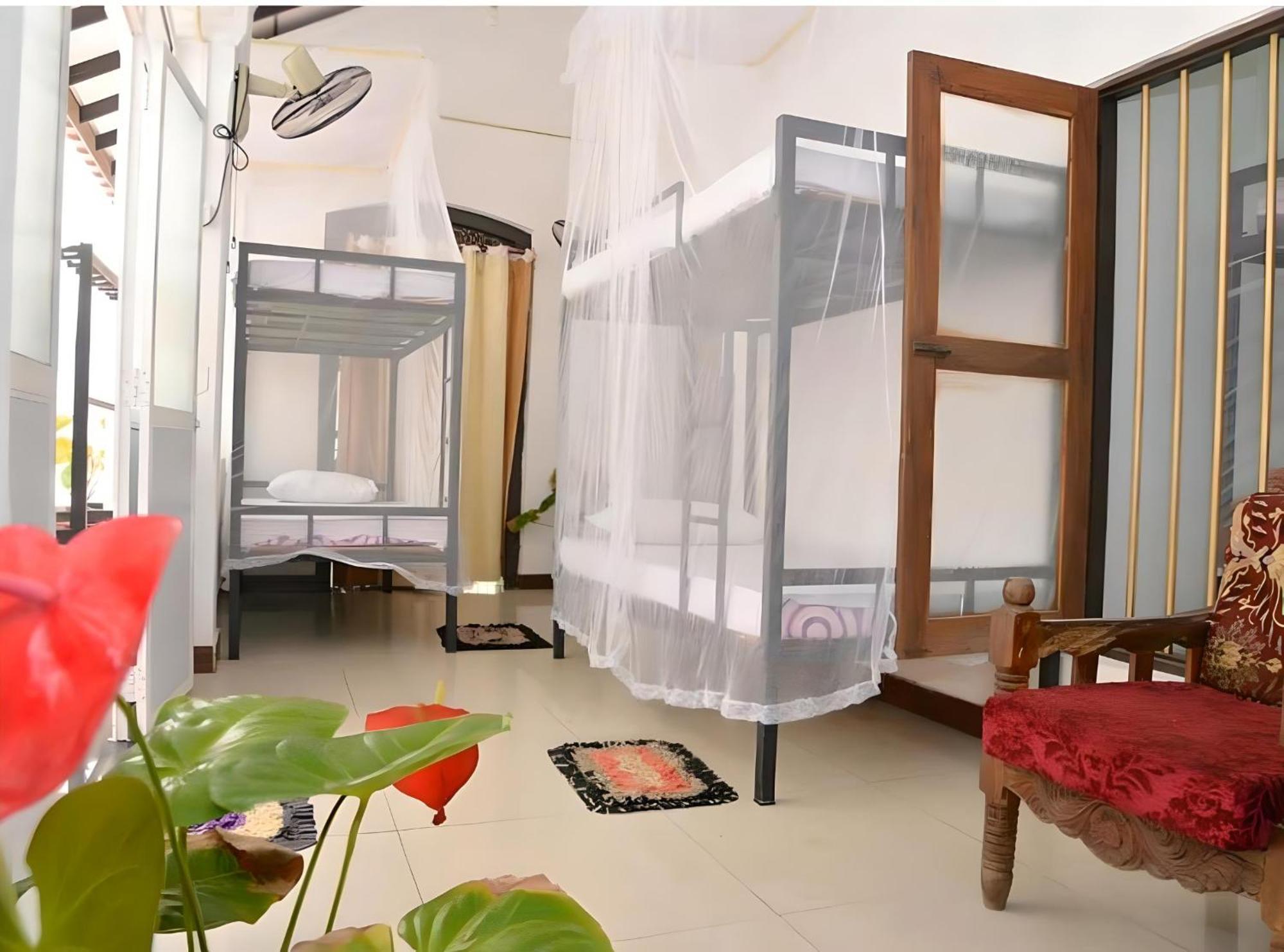 Traveller'S Hostel Хіккадува Екстер'єр фото