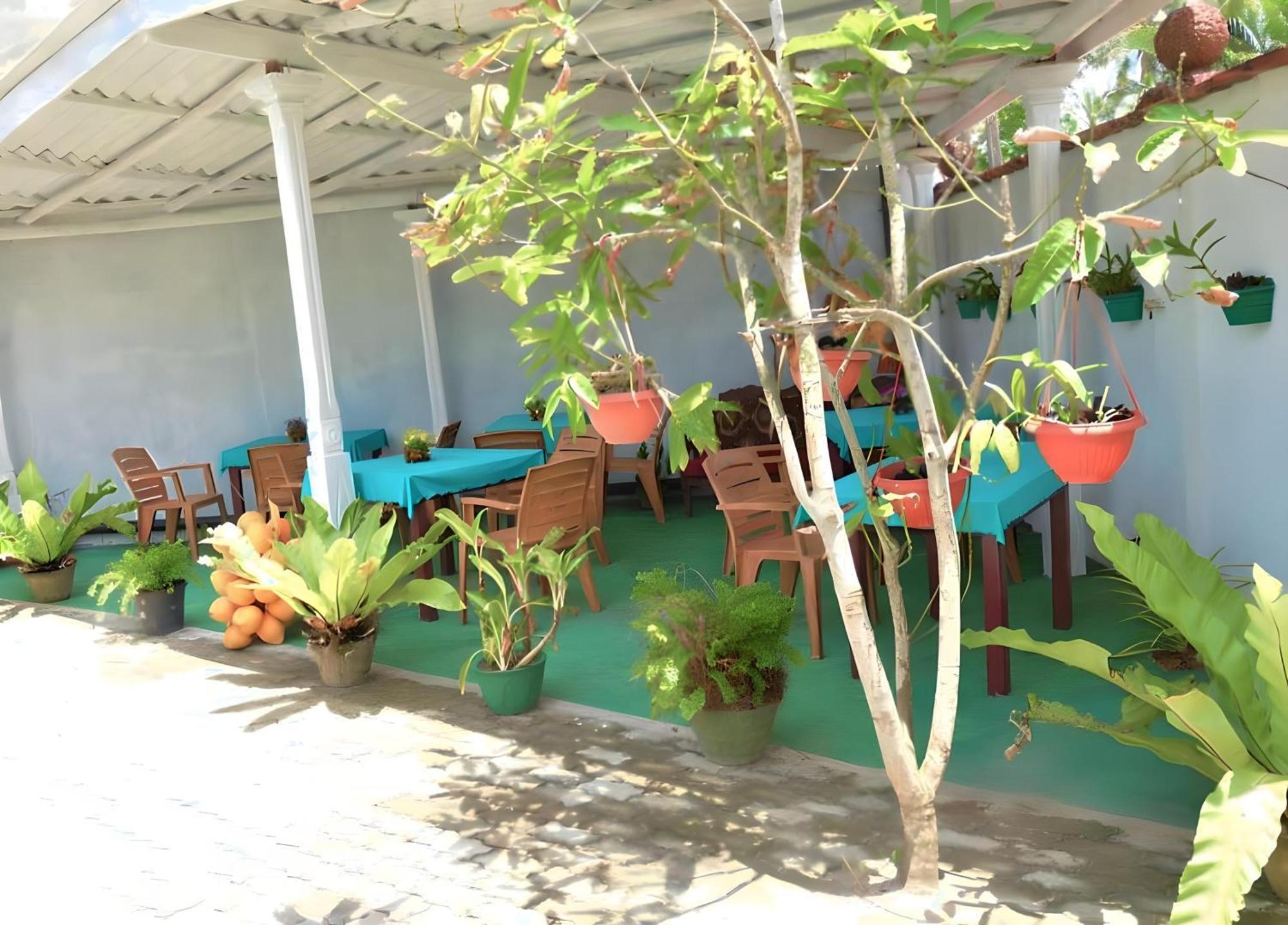 Traveller'S Hostel Хіккадува Екстер'єр фото