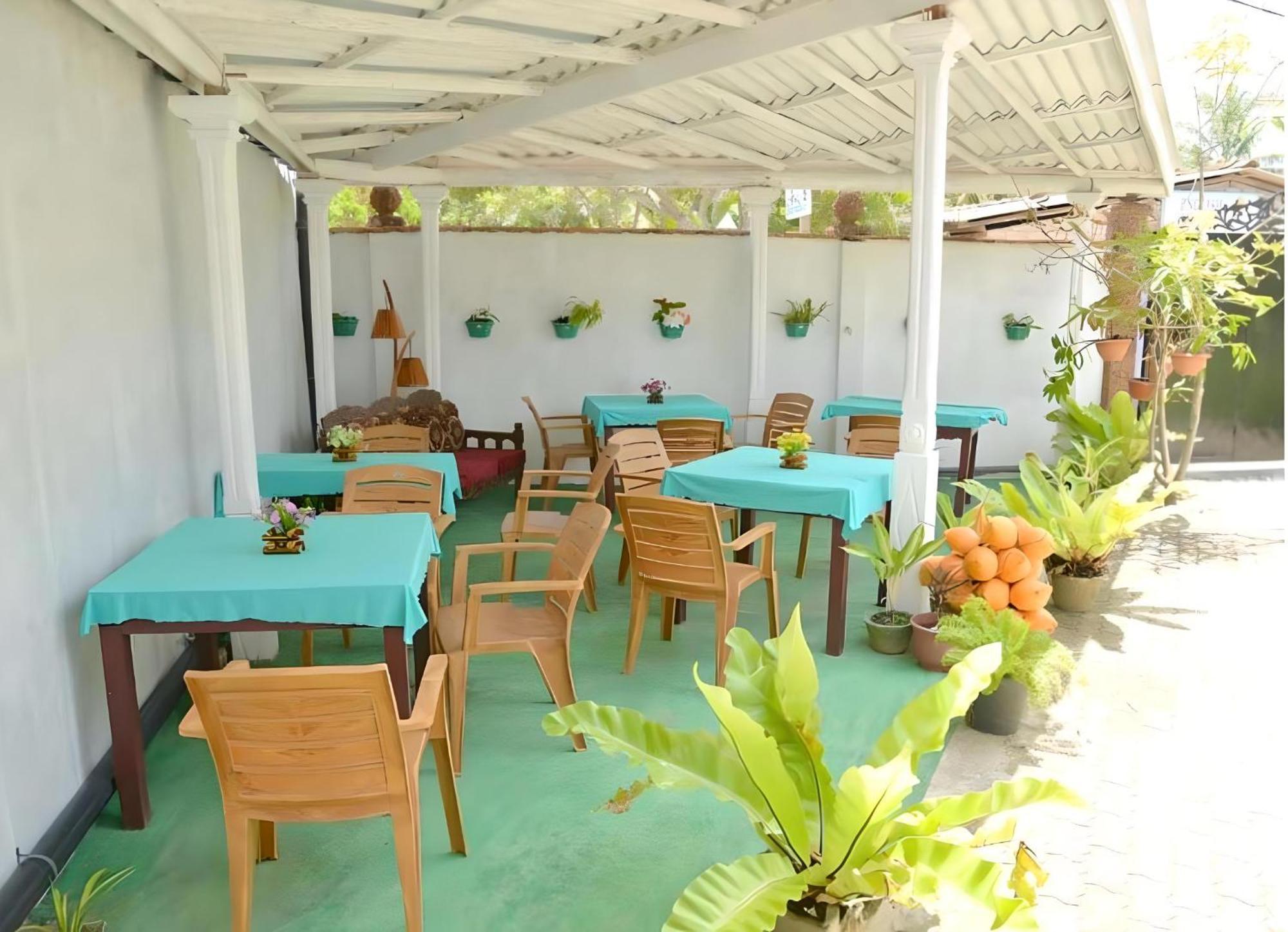 Traveller'S Hostel Хіккадува Екстер'єр фото