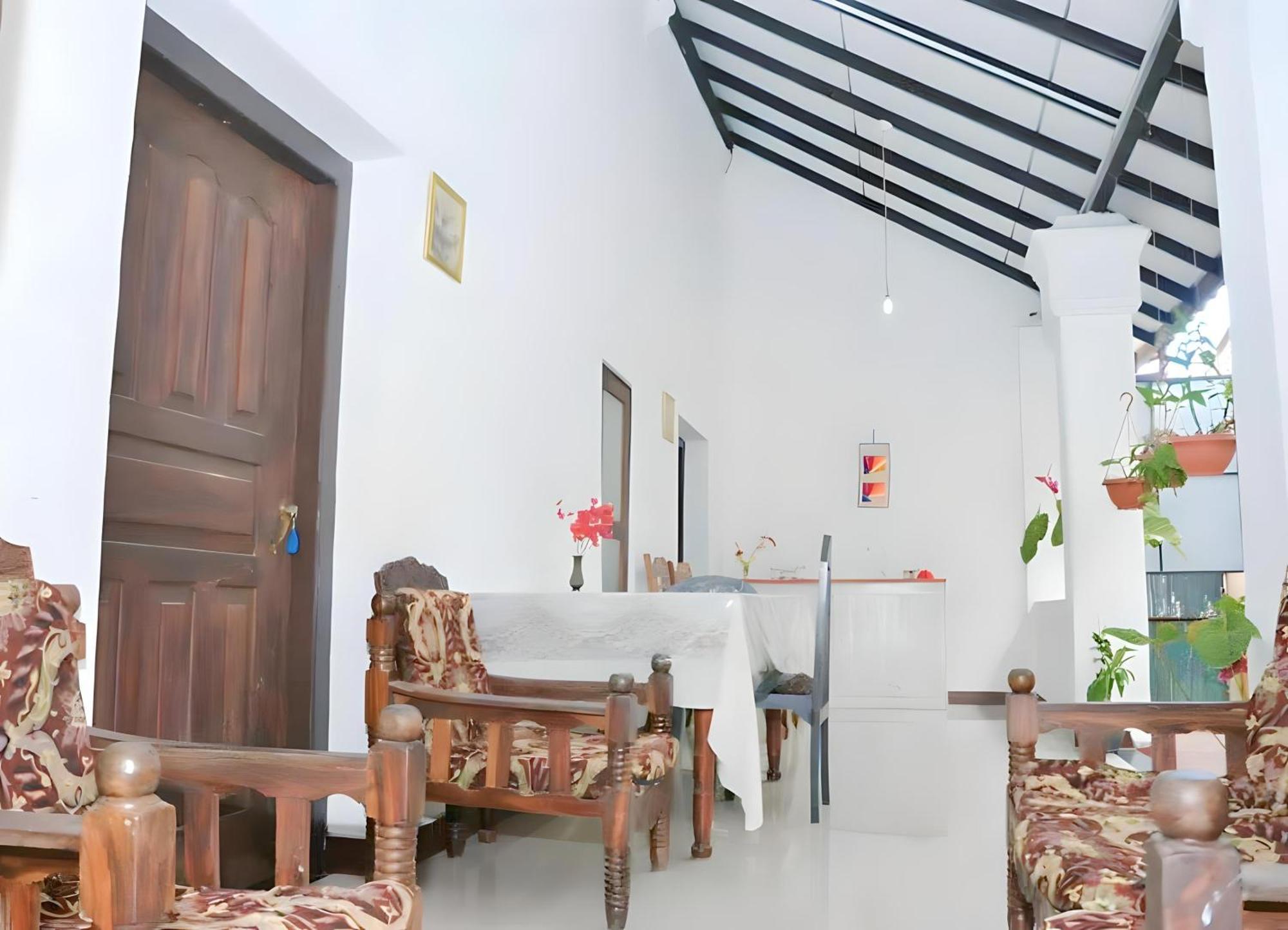 Traveller'S Hostel Хіккадува Екстер'єр фото