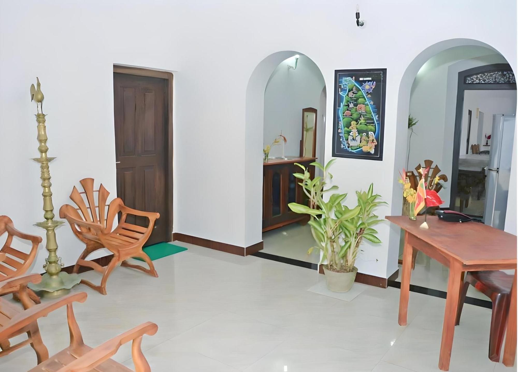 Traveller'S Hostel Хіккадува Екстер'єр фото