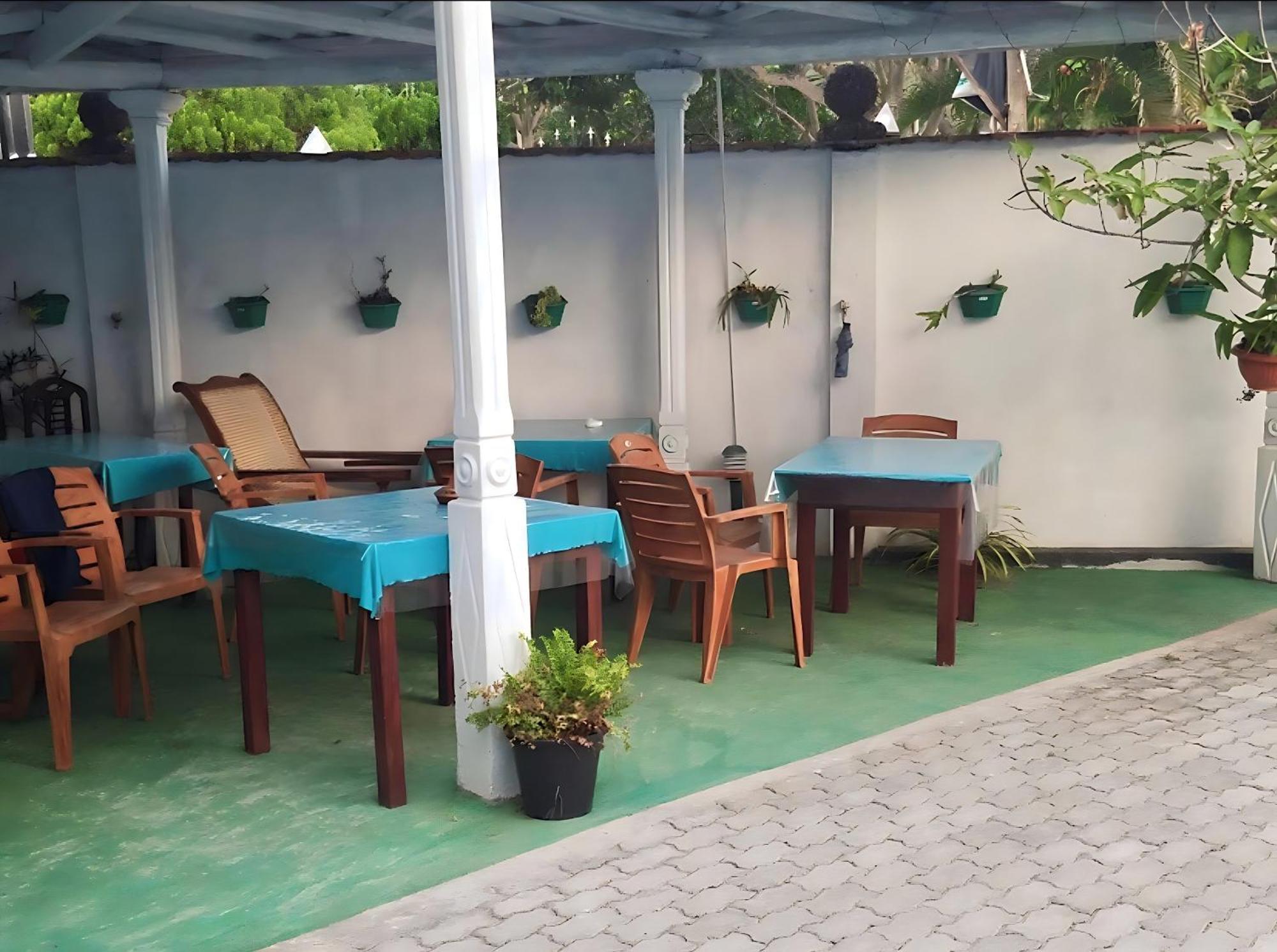 Traveller'S Hostel Хіккадува Екстер'єр фото